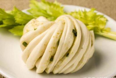 面食如此做才简单，不发面、不用煮，比馒头好吃，比花卷有嚼劲