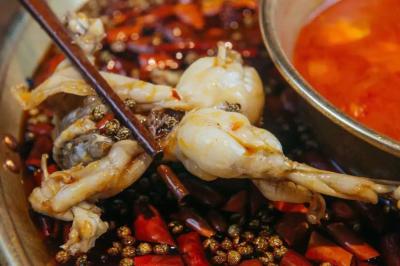 美蛙鱼头火锅91免费看片APP下载哪家靠谱?91免费看片APP下载底料制作