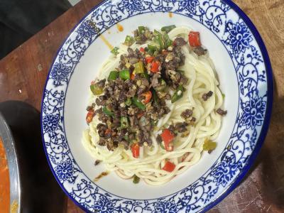 如何选择面食91免费看片APP下载学校？师资力量与教学内容全面性至关重要